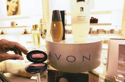 雅芳告別美國制造 一個(gè)直銷帝國的轉(zhuǎn)型與資本選擇